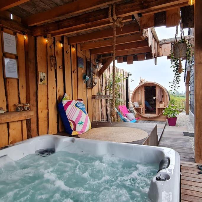 Wellness Chalet Met Jacuzzi, Sauna, Omheinde Tuin, Sint Annaland Exterior photo